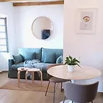 Vakantiehuis Village Hideaway With Views