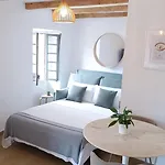 Village Hideaway With Views * Ossuccio