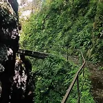 Village Hideaway With Views Vakantiehuis *