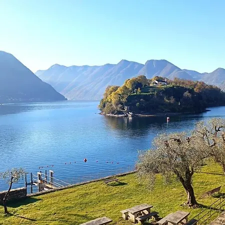 Vakantiehuis Village Hideaway With Views