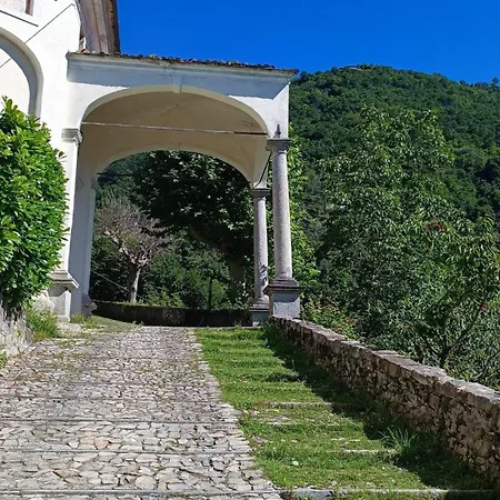 Vakantiehuis Village Hideaway With Views Ossuccio